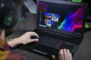 layar laptop berbayang 0