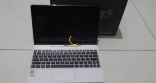 layar laptop kedap kedip 0