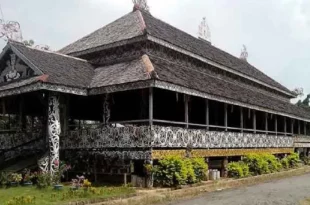 rumah adat kalimantan timur 0