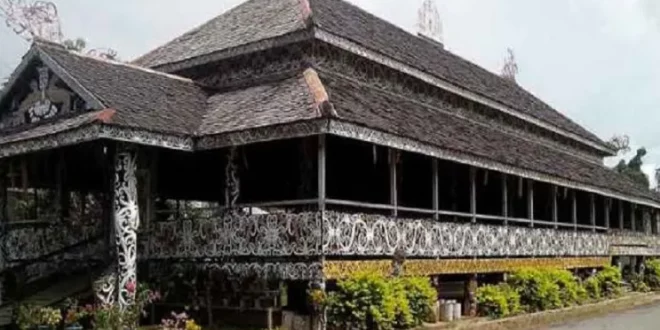rumah adat kalimantan timur 0