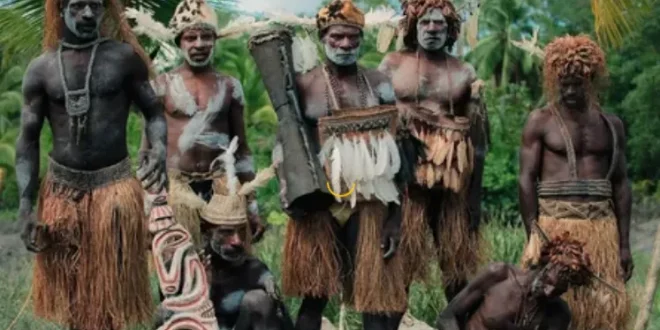 suku asmat berasal dari 0